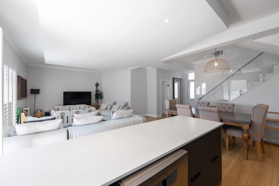 4 Bedroom Property for Sale in Sea Point Western Cape